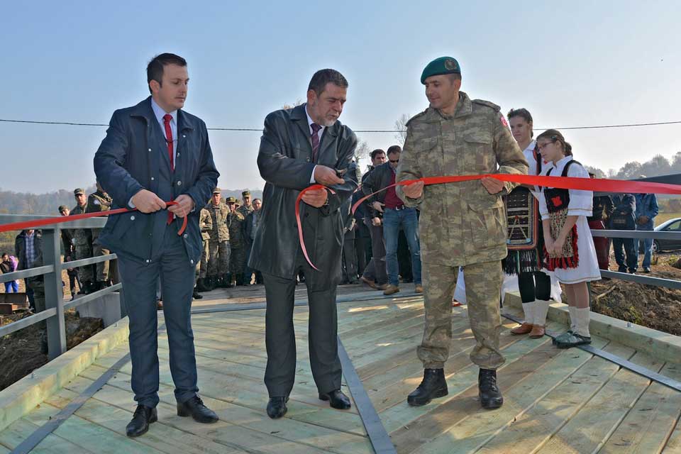 EUFOR train AFBiH in bridge building