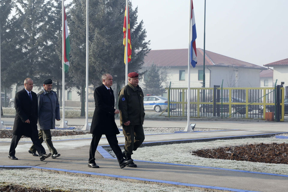 President Kiska arrives at Camp Butmir, met by COM EUFOR