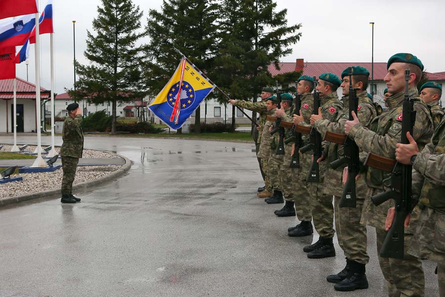 General Maxim was greeted by an Honour Guard of EUFOR's Multinational Battalion